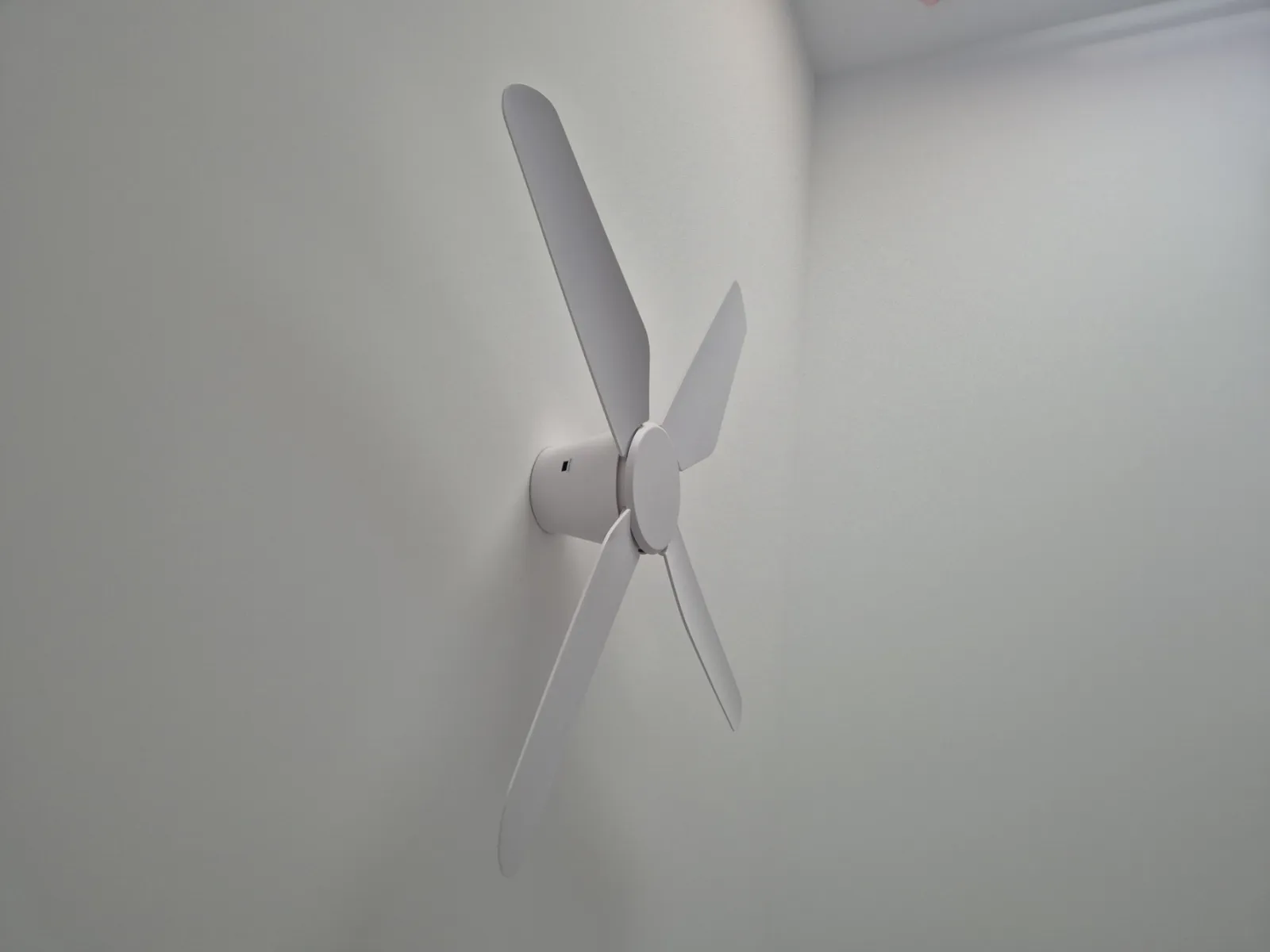 Ceiling fan with integrated light fitting installed in bedroom